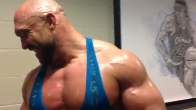Eden talks with some of her favorite people backstage at WWE - Video Blog: July 23, 2014