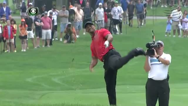 Tiger Woods injures his back on No. 2 at Bridgestone