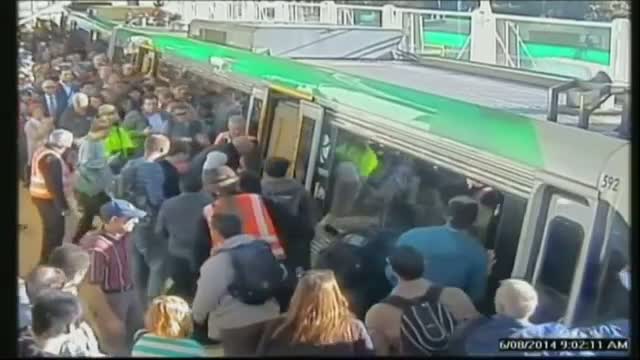 Aussie Train Passengers Help Trapped Man