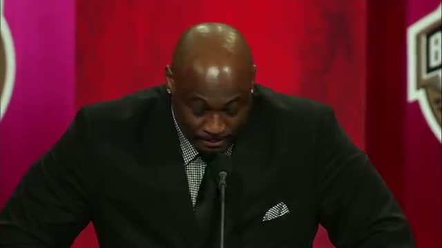 NBA: Mitch Richmond Thanks his Family at the Hall