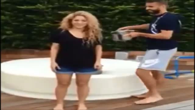 Shakira & Pique Ice Bucket Challenge ALS with Coldplay Gerard Pique and Papa Fra