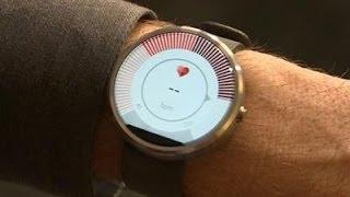 Motorola Emphasizes Design in Round Smartwatch