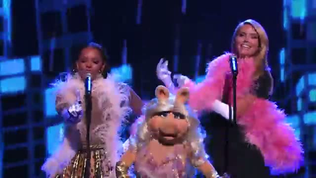 Heidi Klum, Mel B and Miss Piggy Sing "It's Raining Men" - America's Got Talent 2014