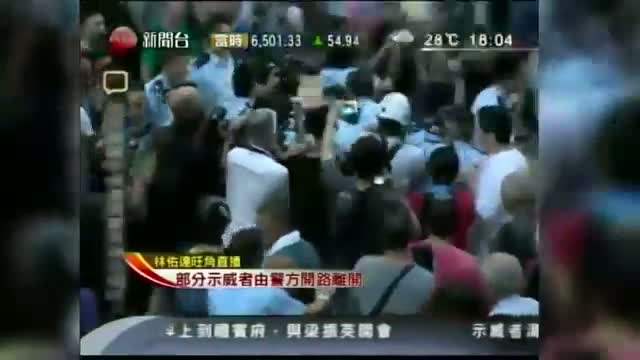 Protesters, Residents Clash in Hong Kong