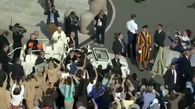 Pope Gets 2 Sidekicks for Popemobile Ride