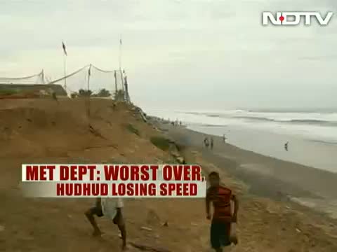 Cyclone Hudhud kills 8, Visakhapatnam is pounded