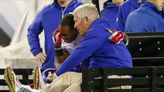 Giants Held Scoreless, Lose Victor Cruz to Knee Injury