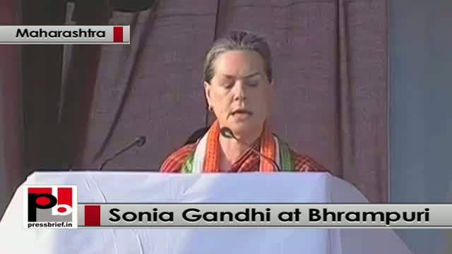 Sonia Gandhi strikes chord with people at Brahmapuri in Maharashtra