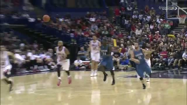 NBA: Zach LaVine Soars Through the Air
