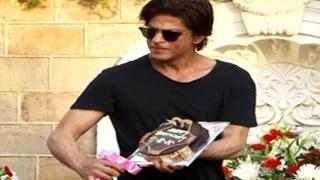 Shahrukh Khan celebrates 49th BIRTHDAY with Fans | 2nd November 2014