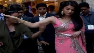 Aishwarya Rai Bachchan NARROWLY ESCAPES FALLING DOWN the steps