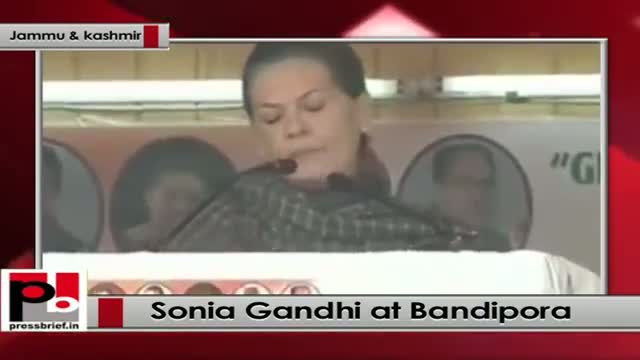 Sonia Gandhi addresses rally at Bandipora, urges voters to keep communal forces out of J&K
