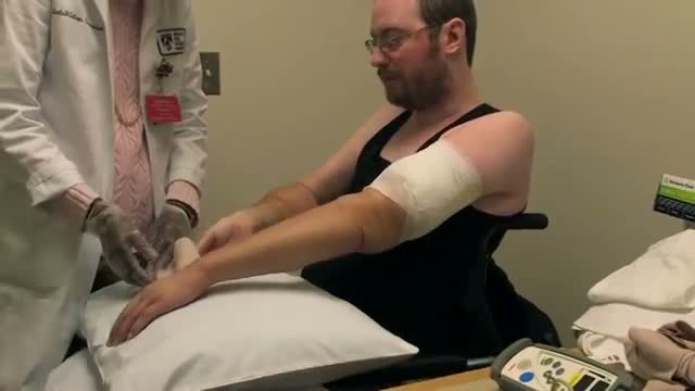 Recipient of Double Arm Transplant Happy to Hug