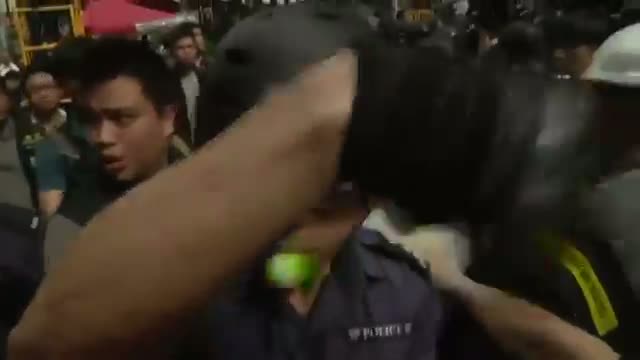 Hong Kong Police Clear Protesters