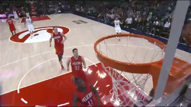 NBA: Jeff Teague Goes Behind His Back for the Nifty Layup