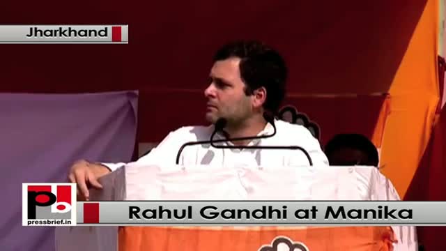 Jharkhand polls: Rahul Gandhi mocks at Modiâ€™s Clean India campaign