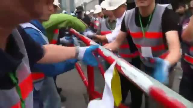 Hong Kong Protester Barricades Removed Video
