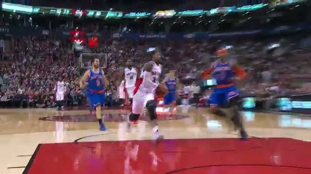 NBA: Terrence Ross Finishes with the Nasty Hammer Dunk