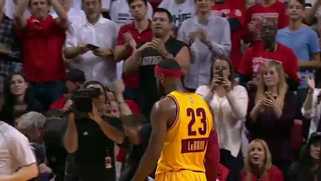 NBA: Fans in Miami Give LeBron James a Standing Ovation