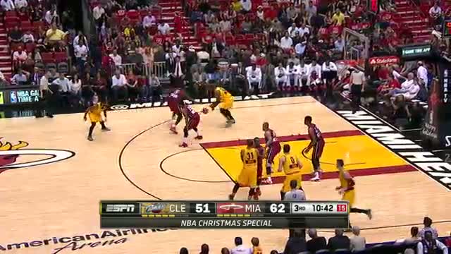 NBA: Dwyane Wade Duels with LeBron James in Return to Miami