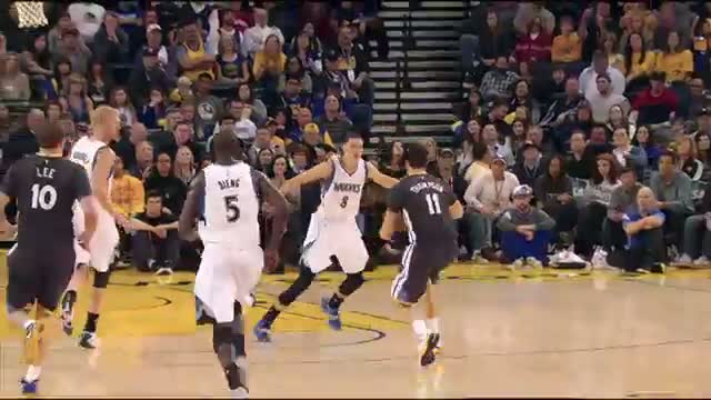 NBA: Curry Converts the Difficult Reverse Layup