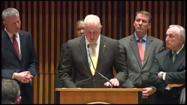NY Mayor Says Turning Backs Is Disrespectful Video