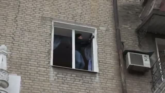 Ukraine Bus Shelled, at Least a Dozen Dead Video