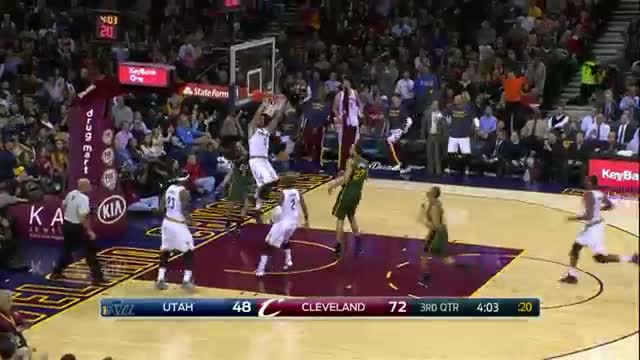 NBA: The Cavs Bring The Crowd To Its Feet In The 3rd Quarter