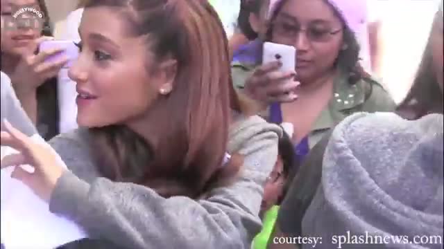 Ariana Grande Gets Blocked By A Fan - Still Smiles & Doesn't React