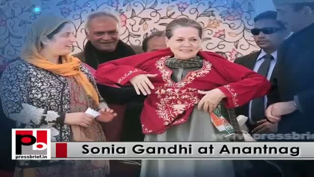 Sonia Gandhi visits Raebareli, strikes chord with the people