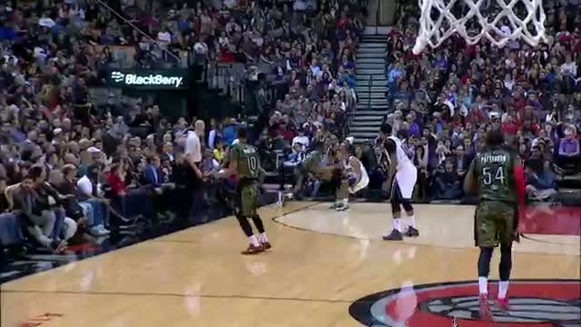 NBA: Terrence Ross Drives Baseline and Finishes the Nasty Reverse Layup 