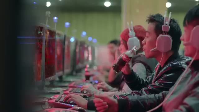 Official Coca-Cola "Big Game" Commercial 2015 - MakeItHappy