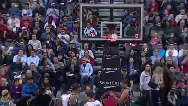 NBA: Terrence Ross Rattles the Rim with the Reverse Jam