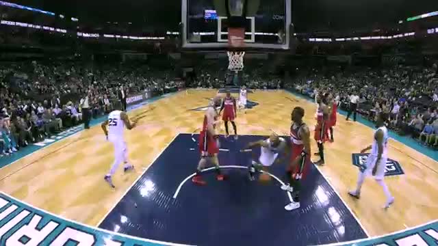 NBA: Gerald Henderson Elevates for the Poster Alley-Oop on Gortat