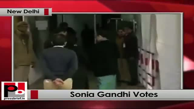 Delhi Assembly polls - Sonia Gandhi casts her vote