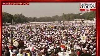 Kejriwal swearing-in: Supporters turn up by bus, road and camel!