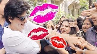 Shahrukh Khan KISSED By Fans
