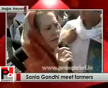 Sonia Gandhi visits Haryana, seeks Compensation for farmers hit by unseasonal rains