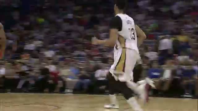 NBA: Anthony Davis Finishes the High-Flying Oop 