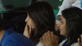 Anushka Sharma Reacts after Virat Kohli Lost his wicket/Got Out Full Semi Final World Cup 2015