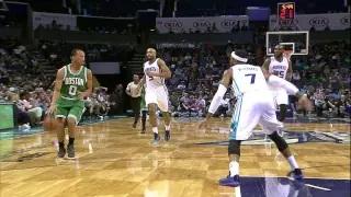 NBA: Gerald Wallace Finishes Alley-Oop with Power 