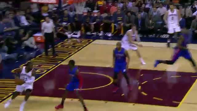 NBA: LeBron James Delivers Incredible No-Look Pass to Mozgov