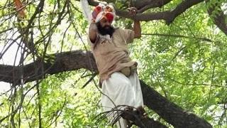 The Moment Gajendra Singh Suicide At Arvind Kejriwal's AAP rally - VIDEO