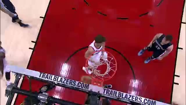 NBA: Lillard Spins Past Defender and Hits Reverse Layup