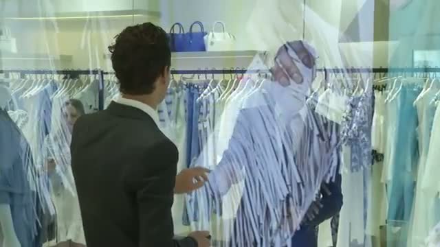 Fitting Rooms Go High-tech to Spur Sales