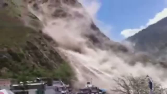 Nepal Earthquake: Land slide caught on camera
