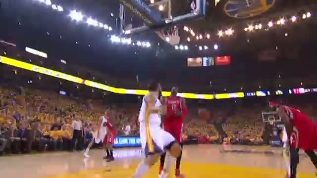 NBA: Steph Curry Finds Bogut for Alley-Oop Hammer