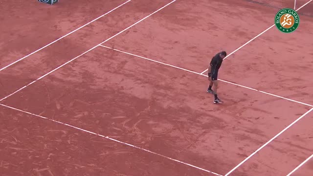 Tsonga writes 'Roland je t'aime' on court Philippe Chatrier's clay - 2015 French Open