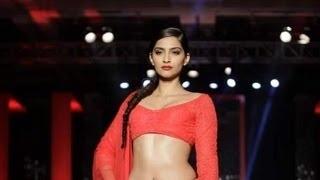 Sonam Kapoor's Fashionable Appearances On The Ramp | Birthday Special Video