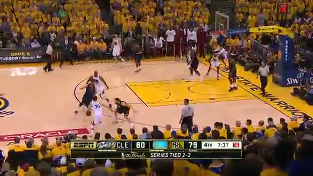 NBA: LeBron and Curry Trade Unbelievable Clutch Threes